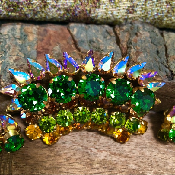 Ezmerelda’s Treasure - Pin and Earrings - Picture 4 of 5